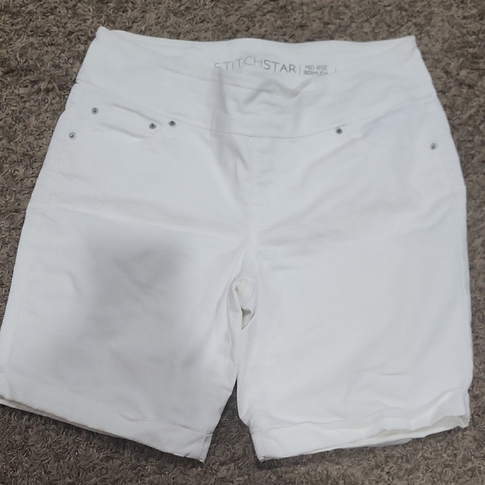 Stitch Star Women's White Bermuda Shorts